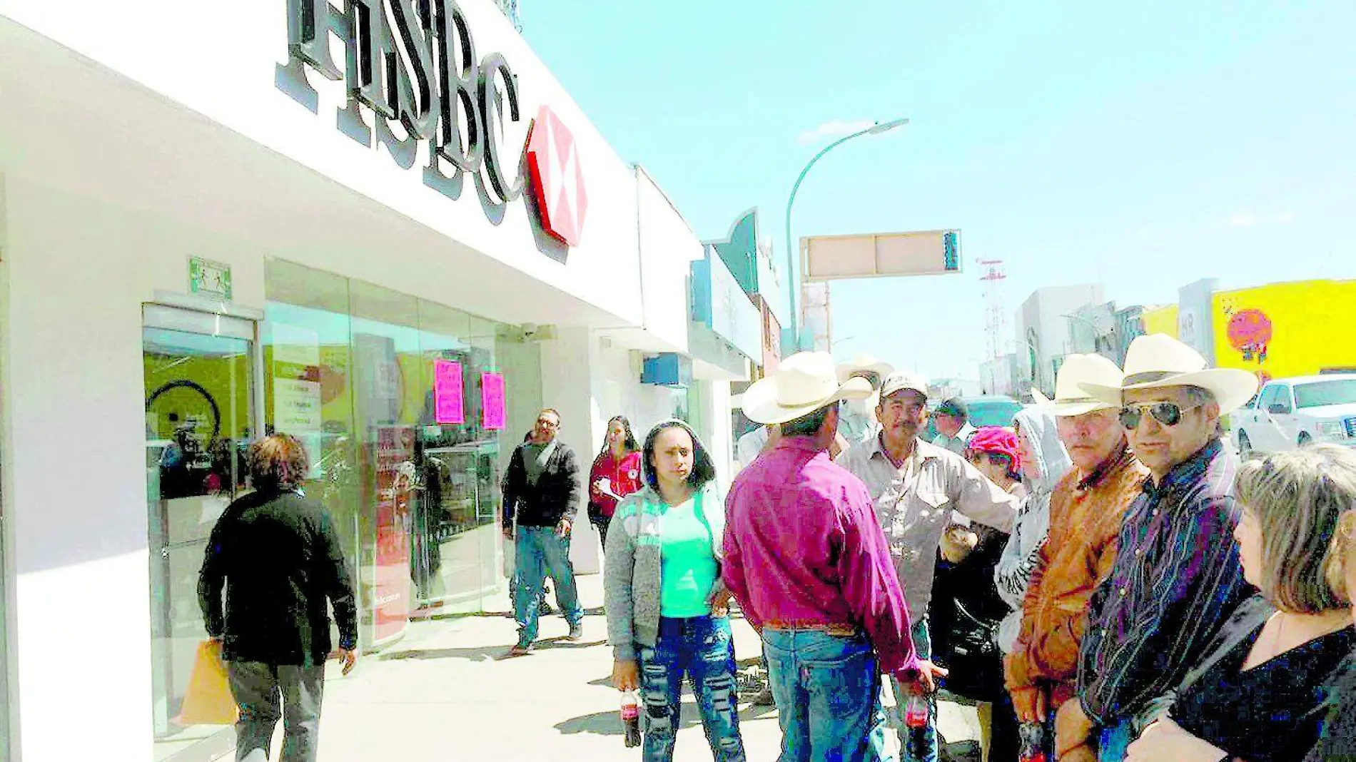 1 Manifestación en HSBC corregida